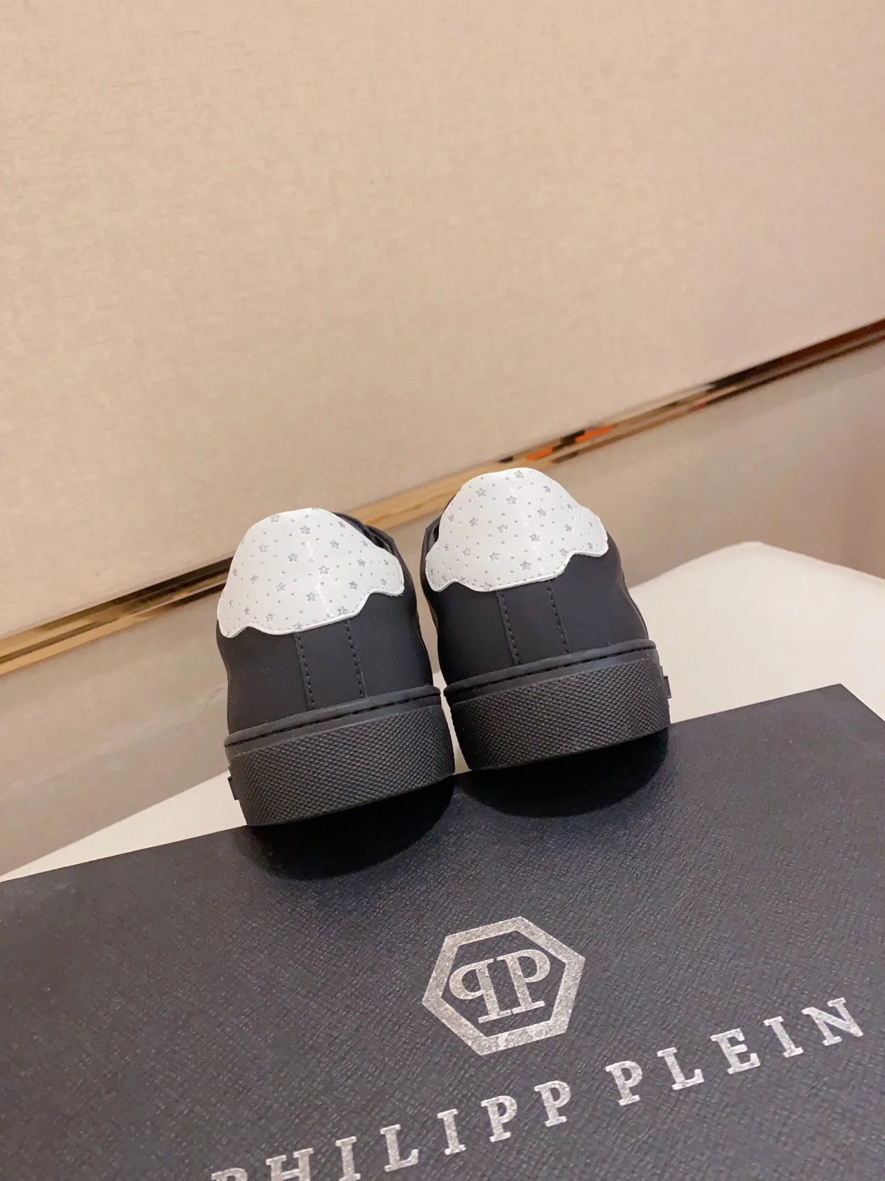 Philipp Plein Chaussures Lifestyle Noires et Blanches à Encolure Basse avec Panneau Latéral Perforé 8