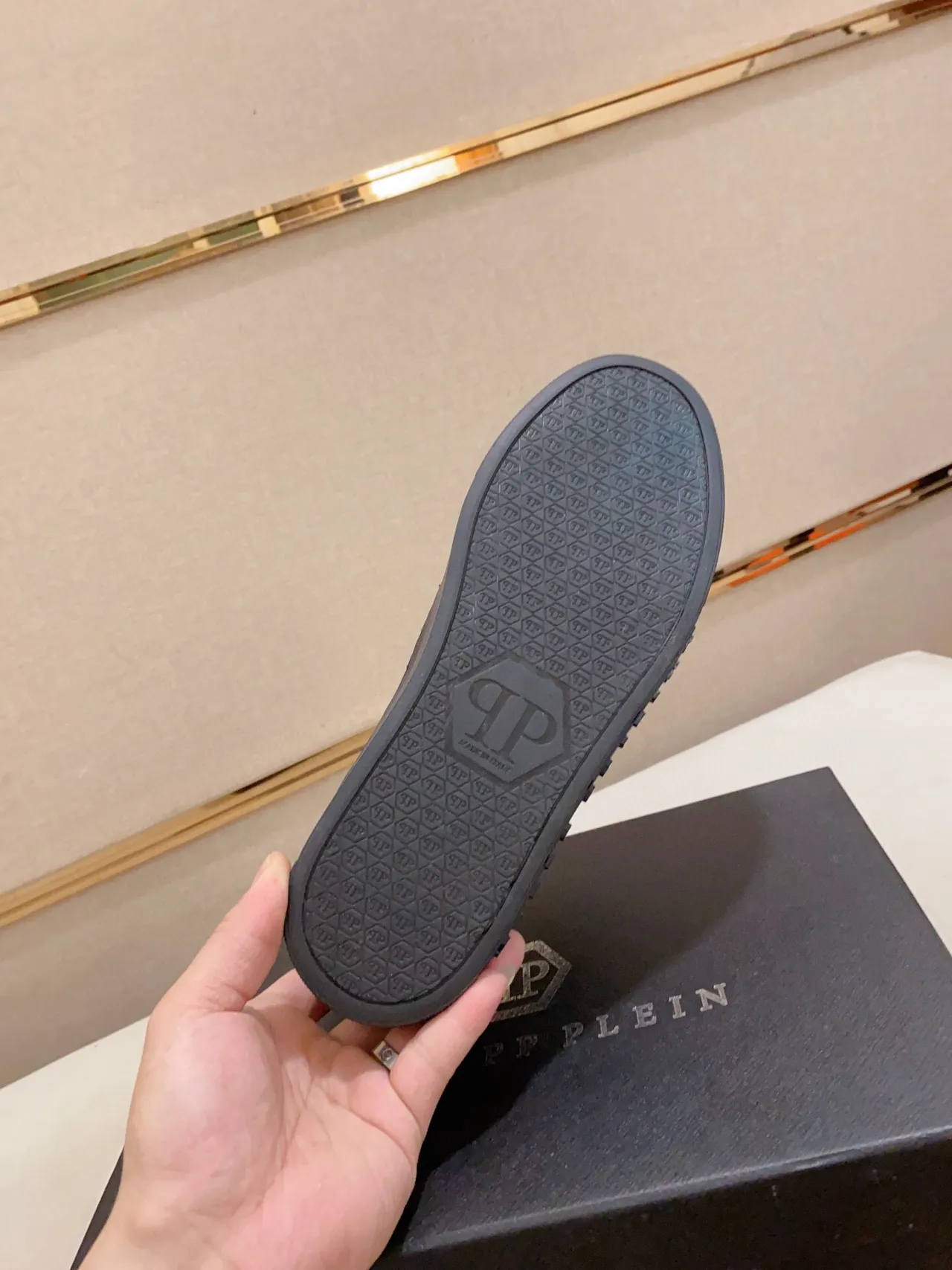 Philipp Plein Chaussures Lifestyle Noires et Blanches à Encolure Basse avec Panneau Latéral Perforé 9