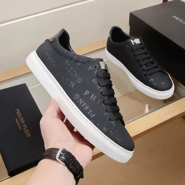Philipp Plein Monogram-Embossé Lifestyle Sneaker Noir Blanc Haut Similicuir Lisse Finition Lifestyle Sneakers 4