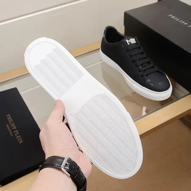 Philipp Plein Monogram-Embossé Lifestyle Sneaker Noir Blanc Haut Similicuir Lisse Finition Lifestyle Sneakers 5