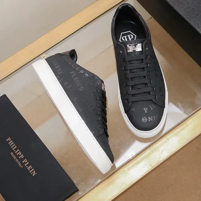 Philipp Plein Monogram-Embossé Lifestyle Sneaker Noir Blanc Haut Similicuir Lisse Finition Lifestyle Sneakers 9