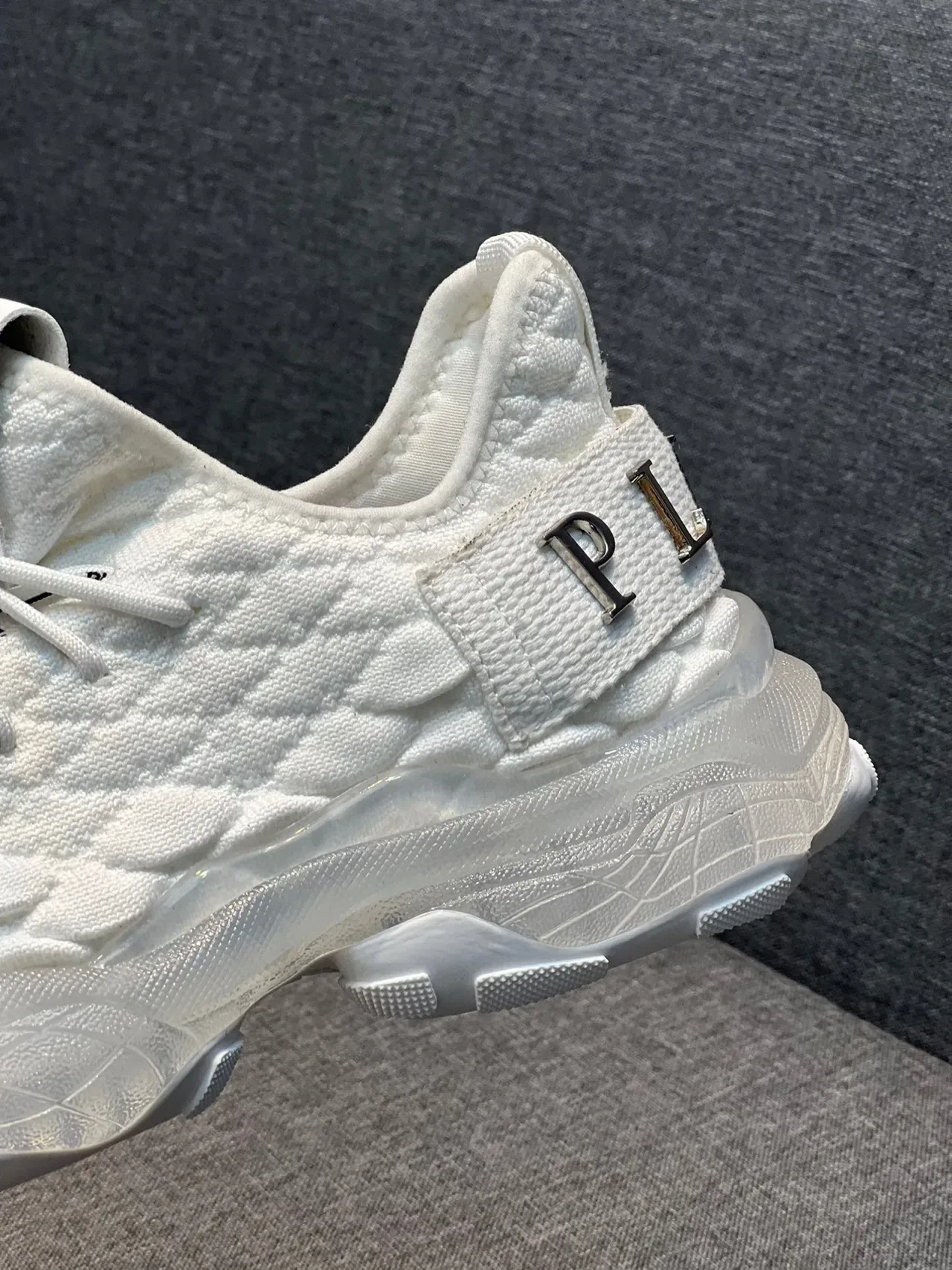 Philipp Plein Tênis Chunky Brancos Prateados com Upper de Tricô Quiltado Oversized Sola Esculpida 8