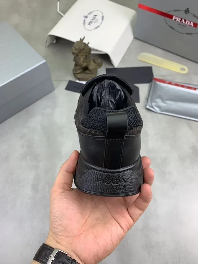 Prada Zapatillas Lifestyle Negro Marrón Ante y Malla Superior Cierre Correa Logo 4