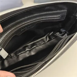Prada Noir Argent Cuir Embossé Crocodile Fermeture Éclair Supérieure Poignet 3