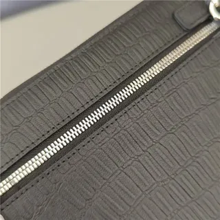 Prada Noir Argent Cuir Embossé Crocodile Fermeture Éclair Supérieure Poignet 5