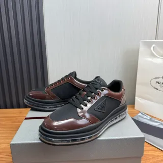Prada Cloudbust أحذية رياضية سوداء وبنية جلد لامع للأسلوب الحياتي