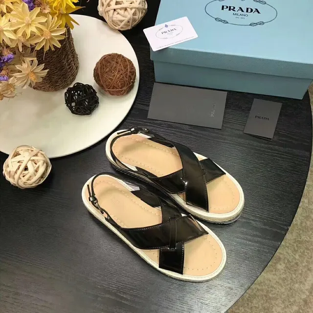 Prada Cloudbust Negro Beige Cuero Patentado Brillante Correa Crisscross Sandalias Casuales 2