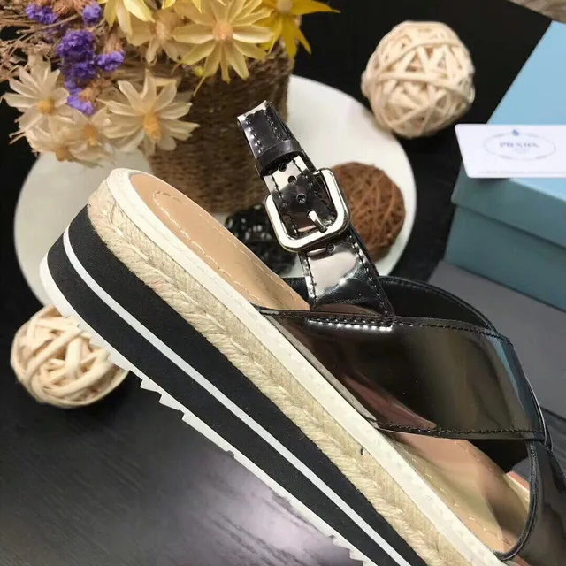 Prada Cloudbust Negro Beige Cuero Patentado Brillante Correa Crisscross Sandalias Casuales 5