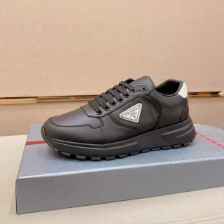 Prada Cloudbust أحذية رياضية سوداء جلدية للأسلوب الحياة