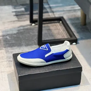 برادا كلاودباست أحذية مكاسين زرقاء وبيضاء من التريكو slip-on
