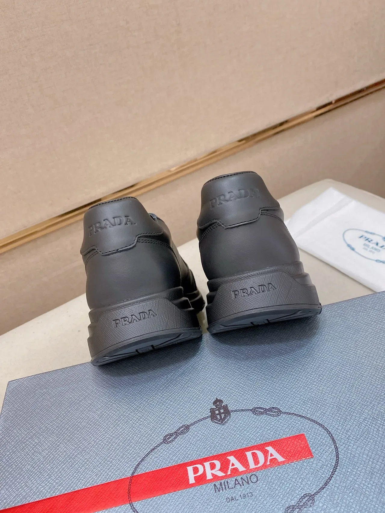 Prada Cloudbust एकরঙা কালো চামড়া লাইফস্টাইল স্নিকার্স 4
