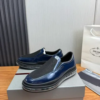 Prada Cloudbust Navy مكاسين جلد لامع وشبكي