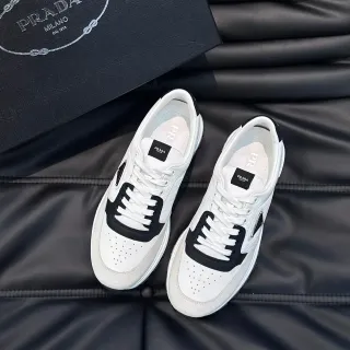 Prada Cloudbust সাদা এবং কালো লাইফস্টাইল স্নিকার