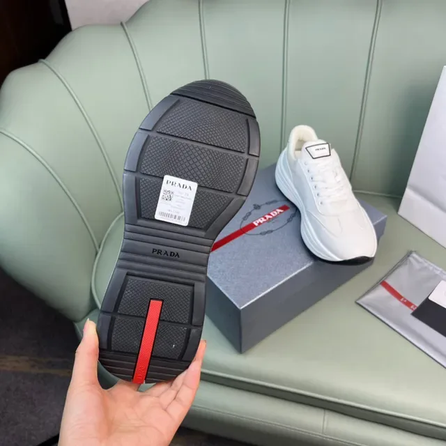 Prada Cloudbust Zapatillas Lifestyle Blancas de Cuero y Malla 2