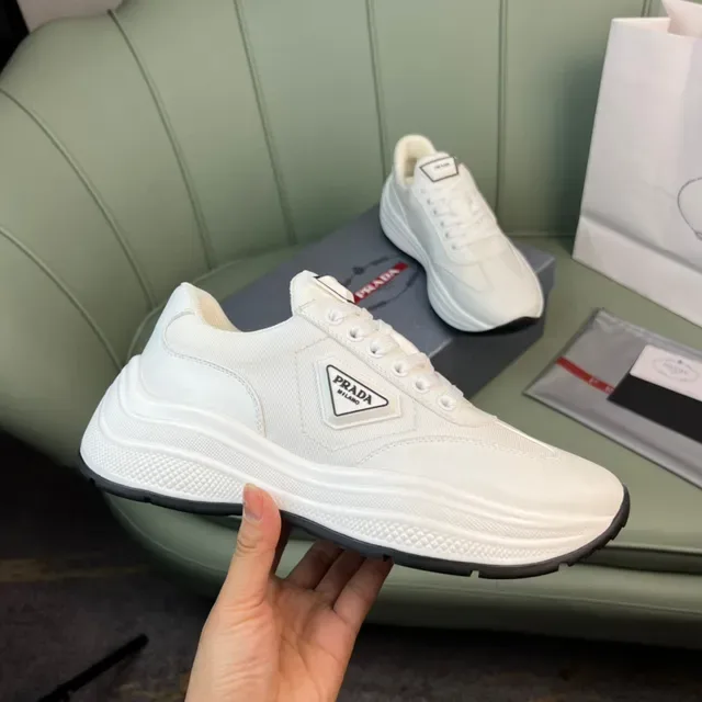 Prada Cloudbust Zapatillas Lifestyle Blancas de Cuero y Malla 4