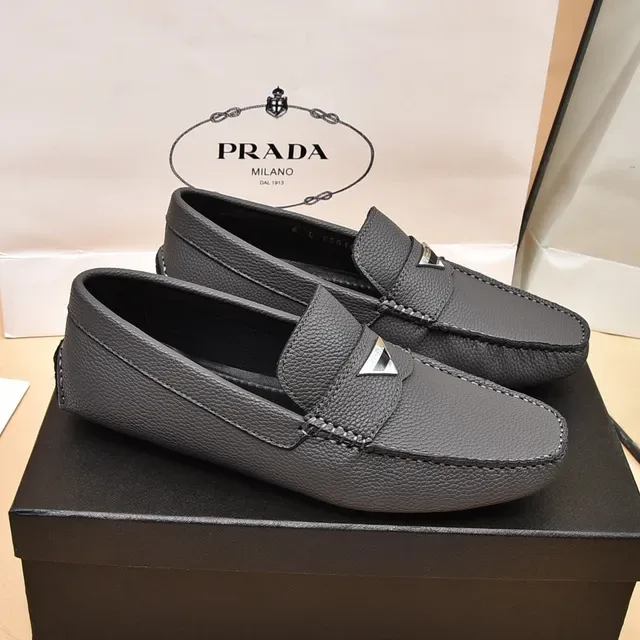 Prada Gray Black Pebbled Leather Moc-Toe Loafer 7