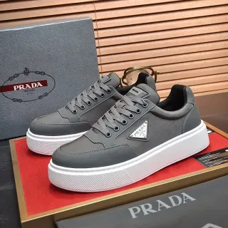 Prada أحذية رياضية بنعل منصة رمادي أبيض أعلى هجين نسيج-صناعي نمط حياة