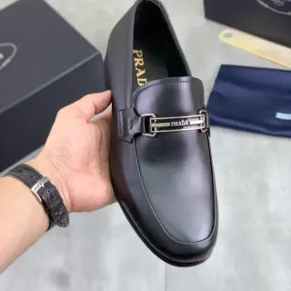 Prada Horsebit Mocassins Cuir Noir Slip-On