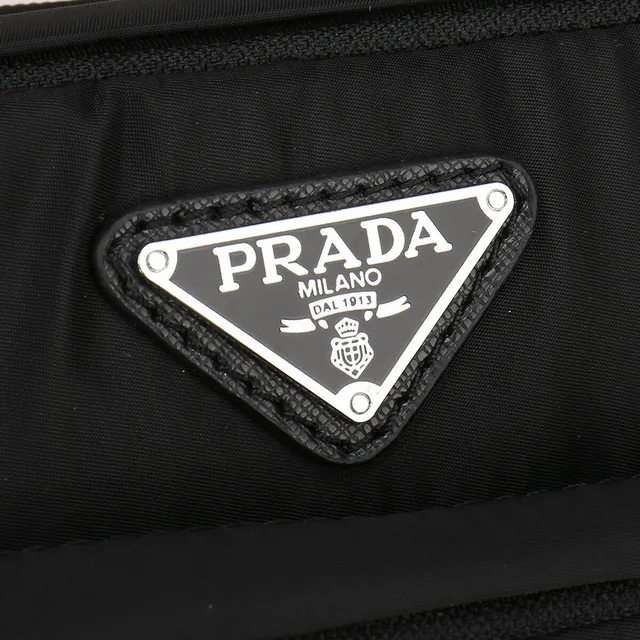 Prada Re-Edition 2005 Sac Banane Noir en Nylon de Mode 4