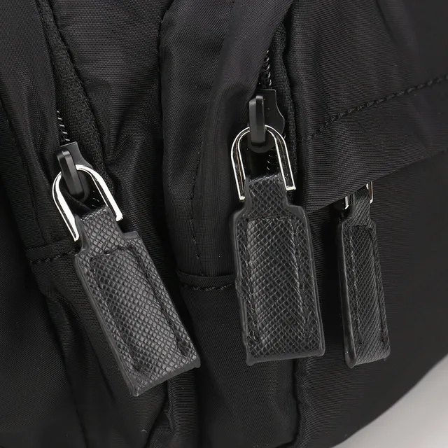 Prada Re-Edition 2005 Sac Banane Noir en Nylon de Mode 6