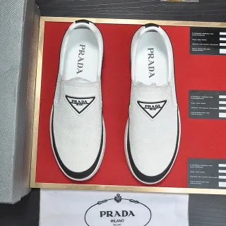 Prada Re-Edition Mocassins Blanc et Noir Slip-On en Tissu Textil Tissé