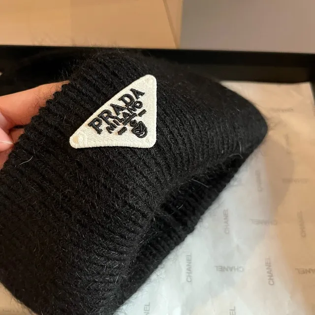 Prada Triangular Logo Patch Black Ribbed Knit Beanie 6