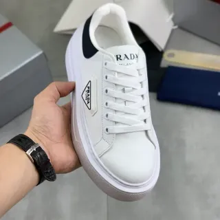 Prada Sneakers Lifestyle Blanc et Noir en Cuir avec semelle de plateforme