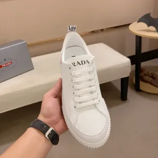Prada أبيض الجلد الاصطناعي العلوي النعل المطاط المسنن الحافة حذاء السنيكرز للأسلوب الحياة