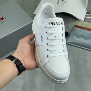 Prada Sneakers Lifestyle en Cuir Blanc Low Top