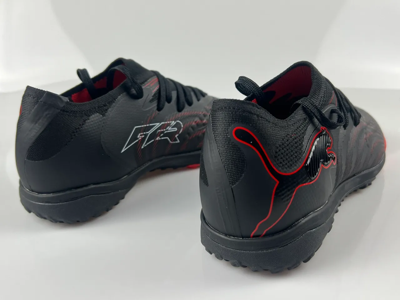Puma Preto e Vermelho Texturizado Sintético Superior Padrão de Onda Sapatos de Futebol para Gramado 3