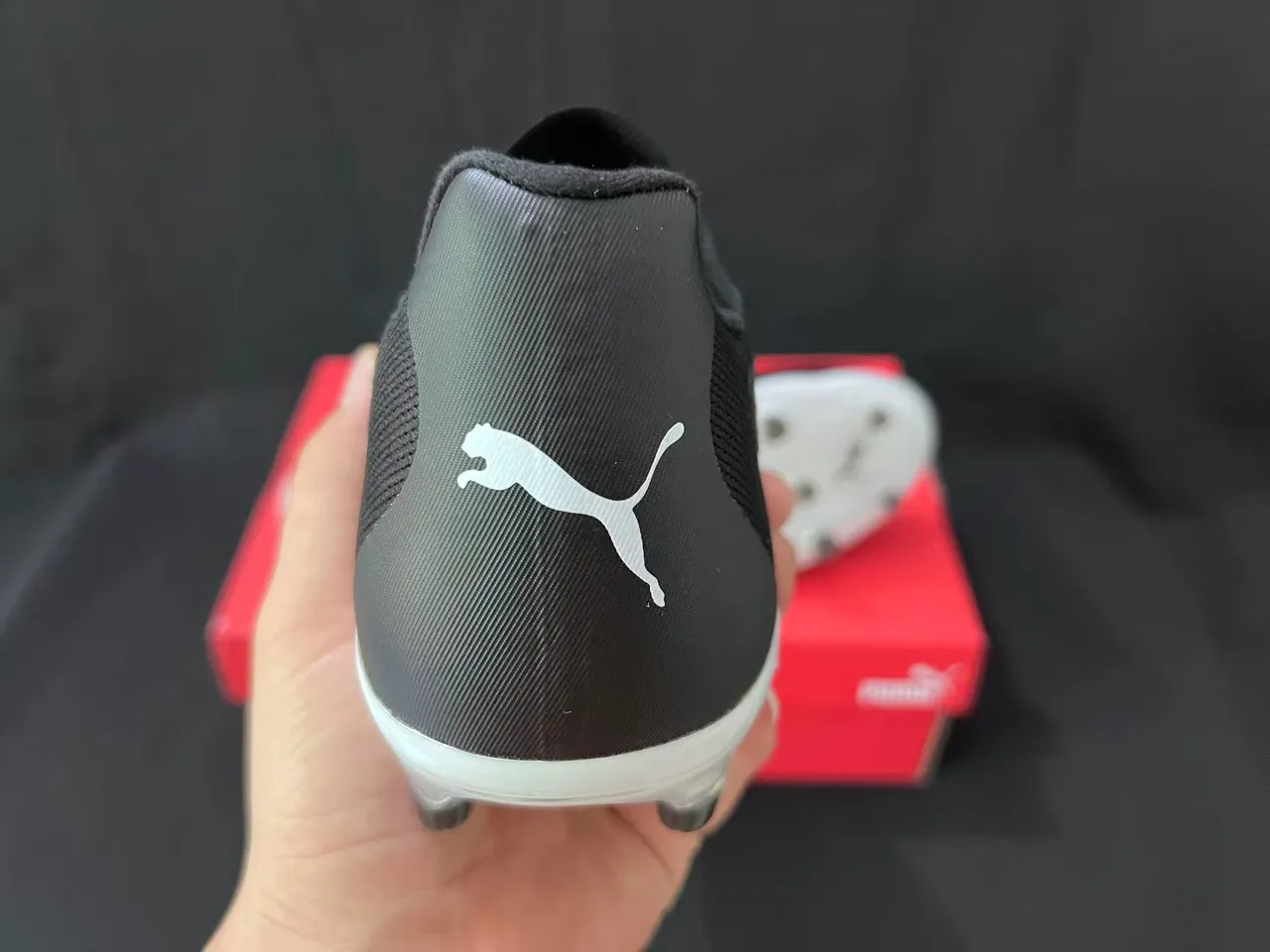 Puma Chaussures de football noir blanc cuir partie supérieure rayures semelle intermédiaire pointe firm ground 3