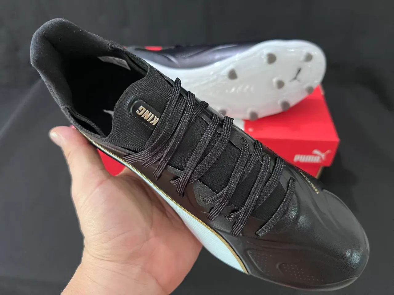 Puma Chaussures de football noir blanc cuir partie supérieure rayures semelle intermédiaire pointe firm ground 5