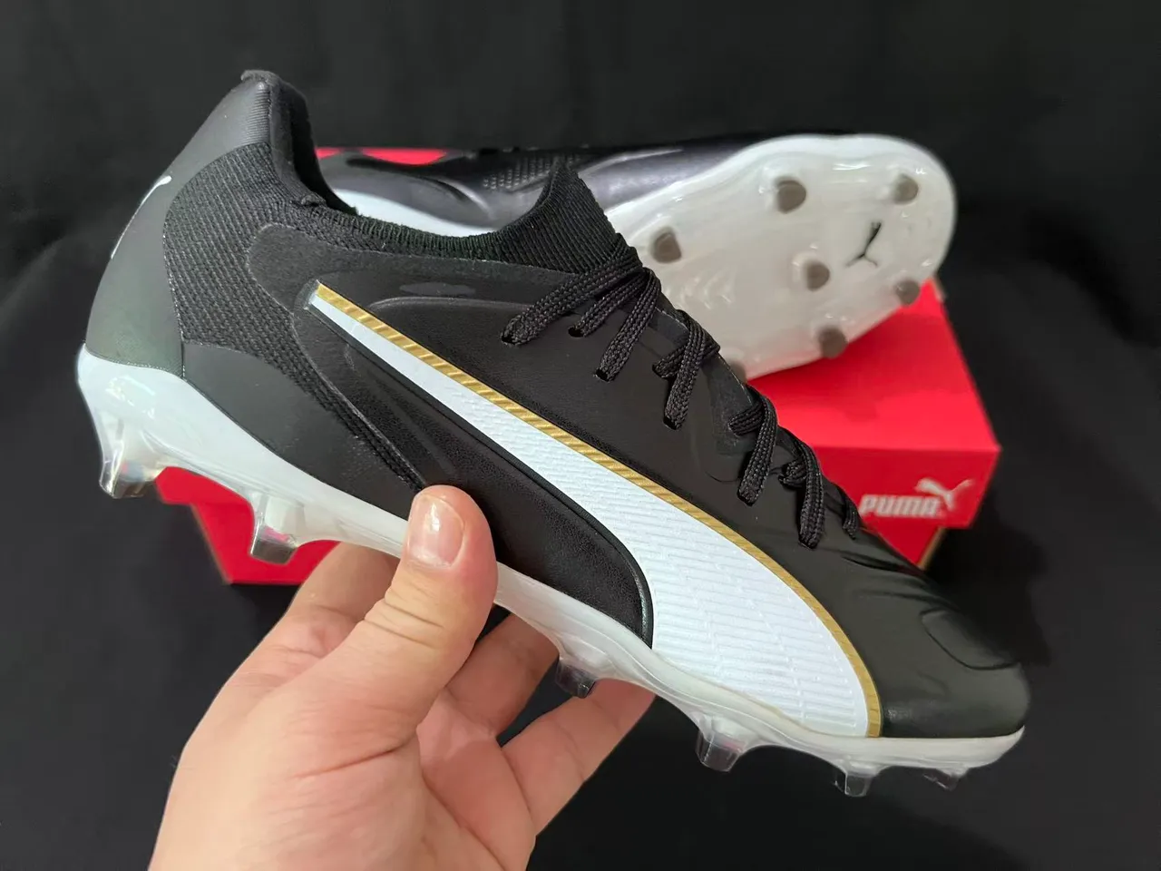 Puma Chaussures de football noir blanc cuir partie supérieure rayures semelle intermédiaire pointe firm ground 6