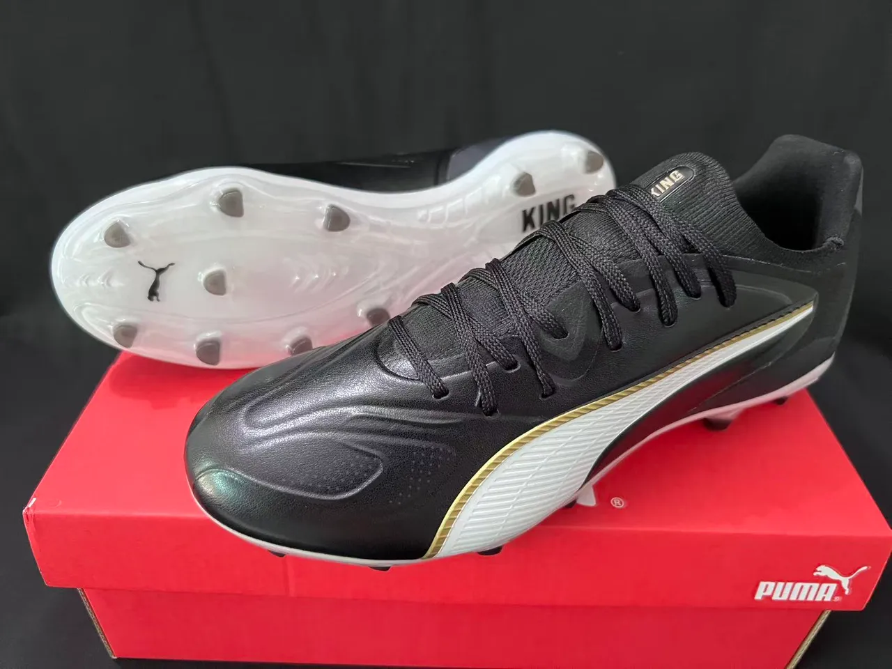 Puma Chaussures de football noir blanc cuir partie supérieure rayures semelle intermédiaire pointe firm ground 8