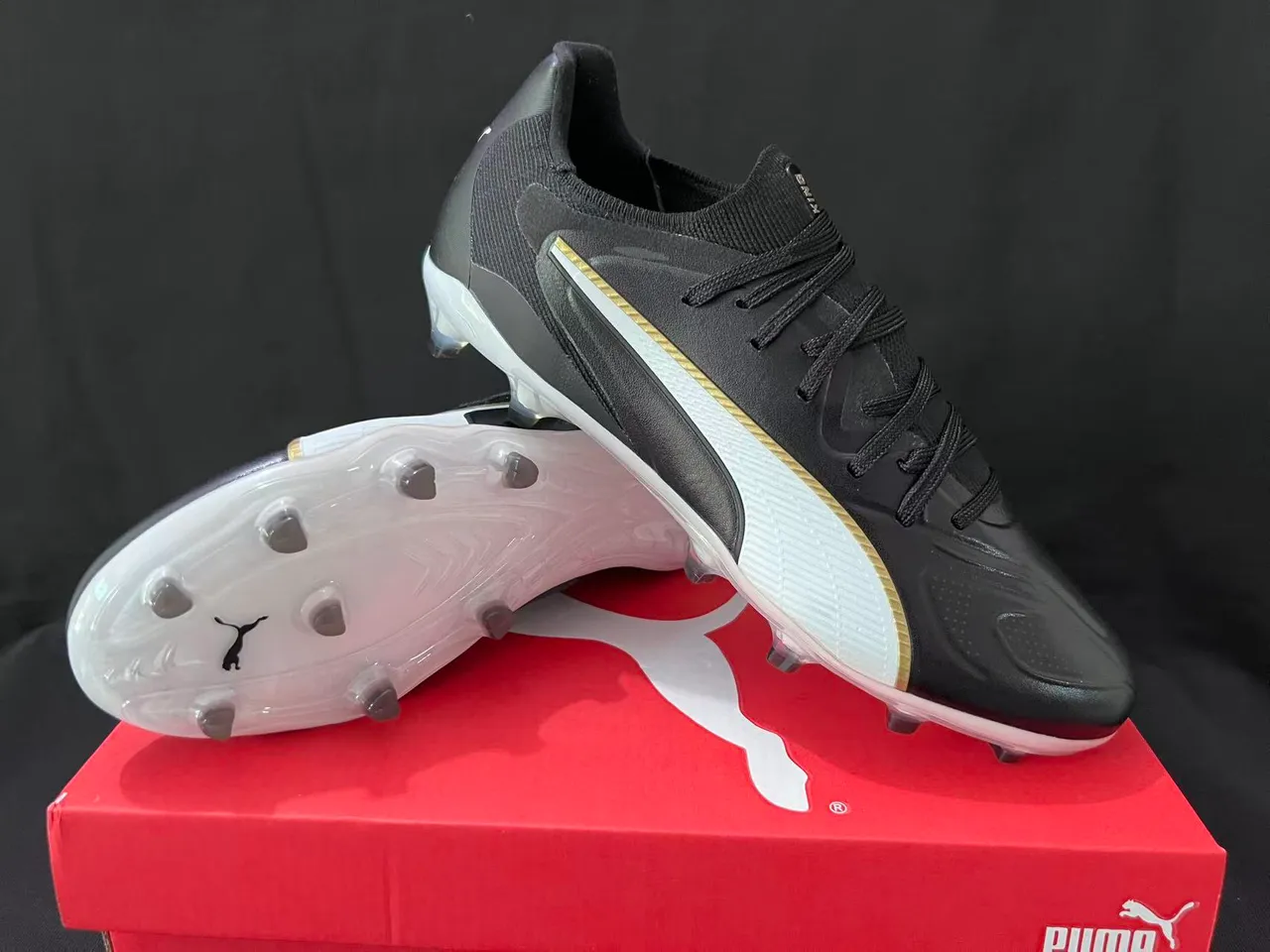 Puma Chaussures de football noir blanc cuir partie supérieure rayures semelle intermédiaire pointe firm ground 9