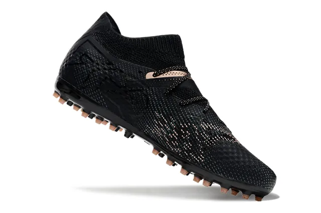 Puma Future Z Black Gold Col de maillot ajustable Matériau synthétique texturé Supérieur pour terrain synthétique Chaussures de football 2