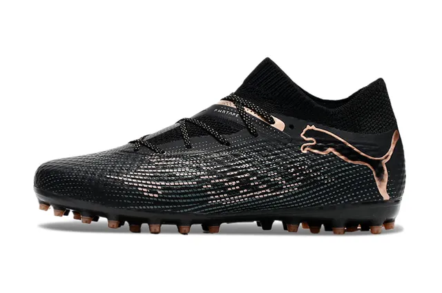 Puma Future Z Black Gold Col de maillot ajustable Matériau synthétique texturé Supérieur pour terrain synthétique Chaussures de football 3