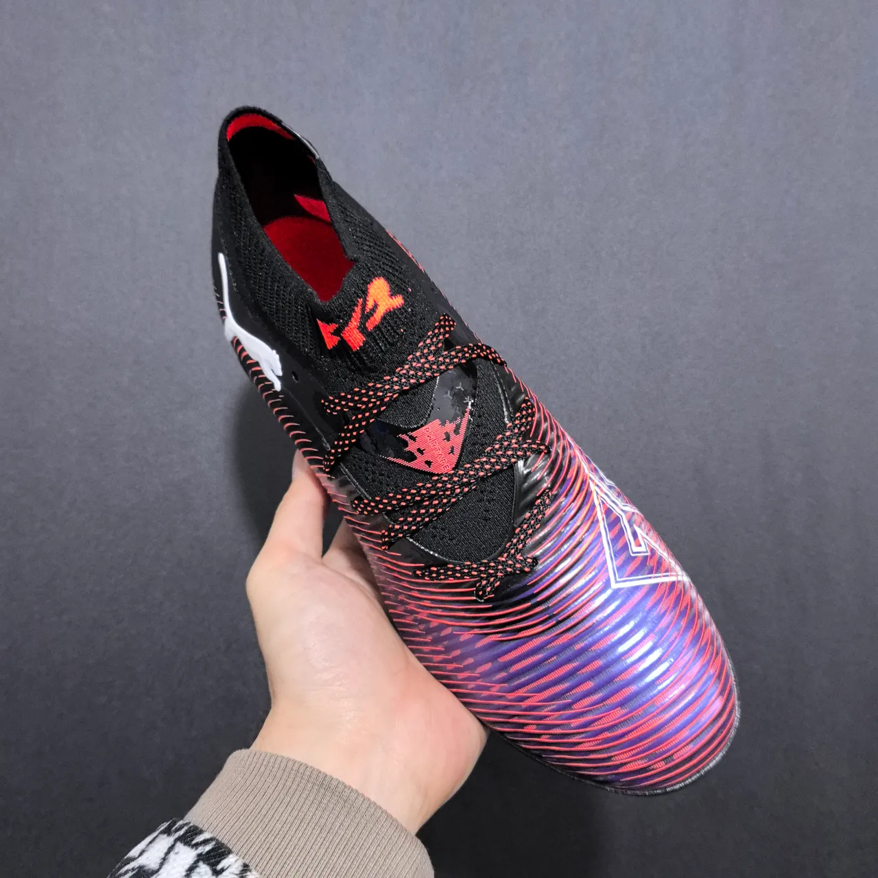 Puma Future Z Negro Naranja Ajuste Calcetín Cuello de Punto Ribeteado Iridiscente Antepié Césped Firme Zapatos de Fútbol 6