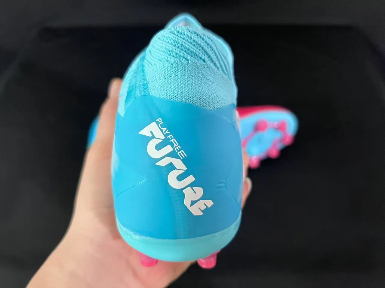 Puma Future Z Chaussures Football Bleu Rose Colier Chaussette Tricotée Upper Gradient Terrain Ferme 3
