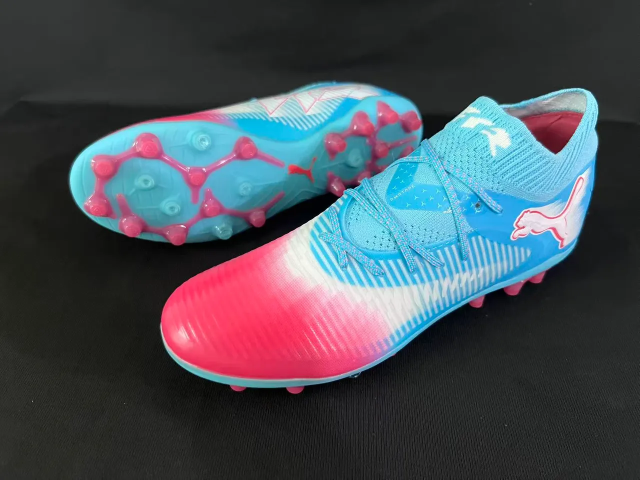 Puma Future Z Chaussures Football Bleu Rose Colier Chaussette Tricotée Upper Gradient Terrain Ferme 9