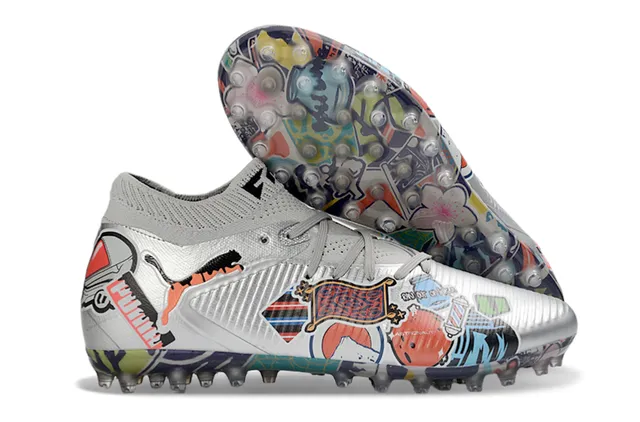 Puma Chaussures de football argent multicolore upper en tricot métallique impression graffiti overlay terrain ferme 1