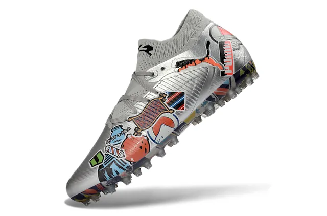 Puma Chaussures de football argent multicolore upper en tricot métallique impression graffiti overlay terrain ferme 3