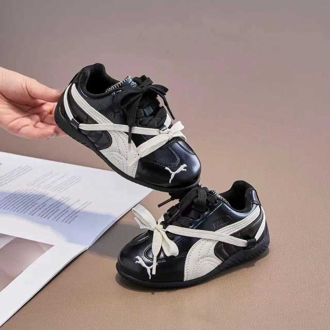 Puma White Black Low-Top Rounded Toe Lifestyle Sneakers 13