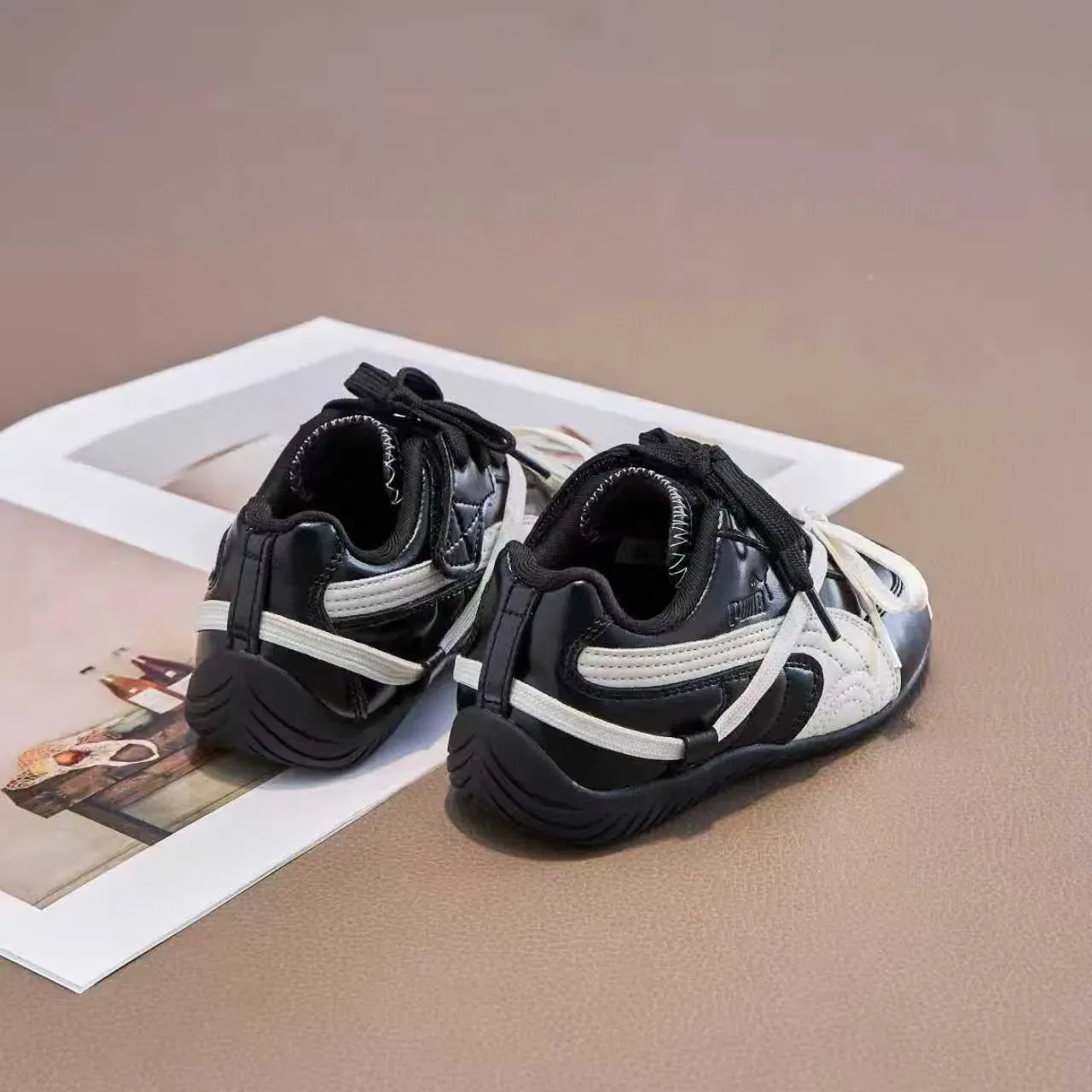 Puma White Black Low-Top Rounded Toe Lifestyle Sneakers 14