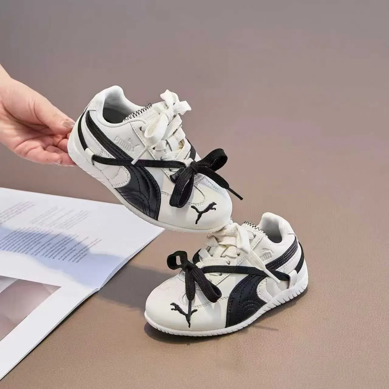 Puma White Black Low-Top Rounded Toe Lifestyle Sneakers 23