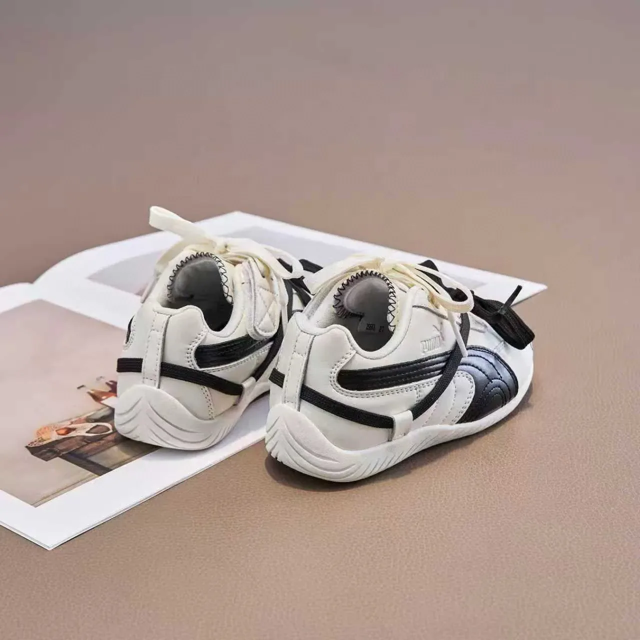 Puma White Black Low-Top Rounded Toe Lifestyle Sneakers 24