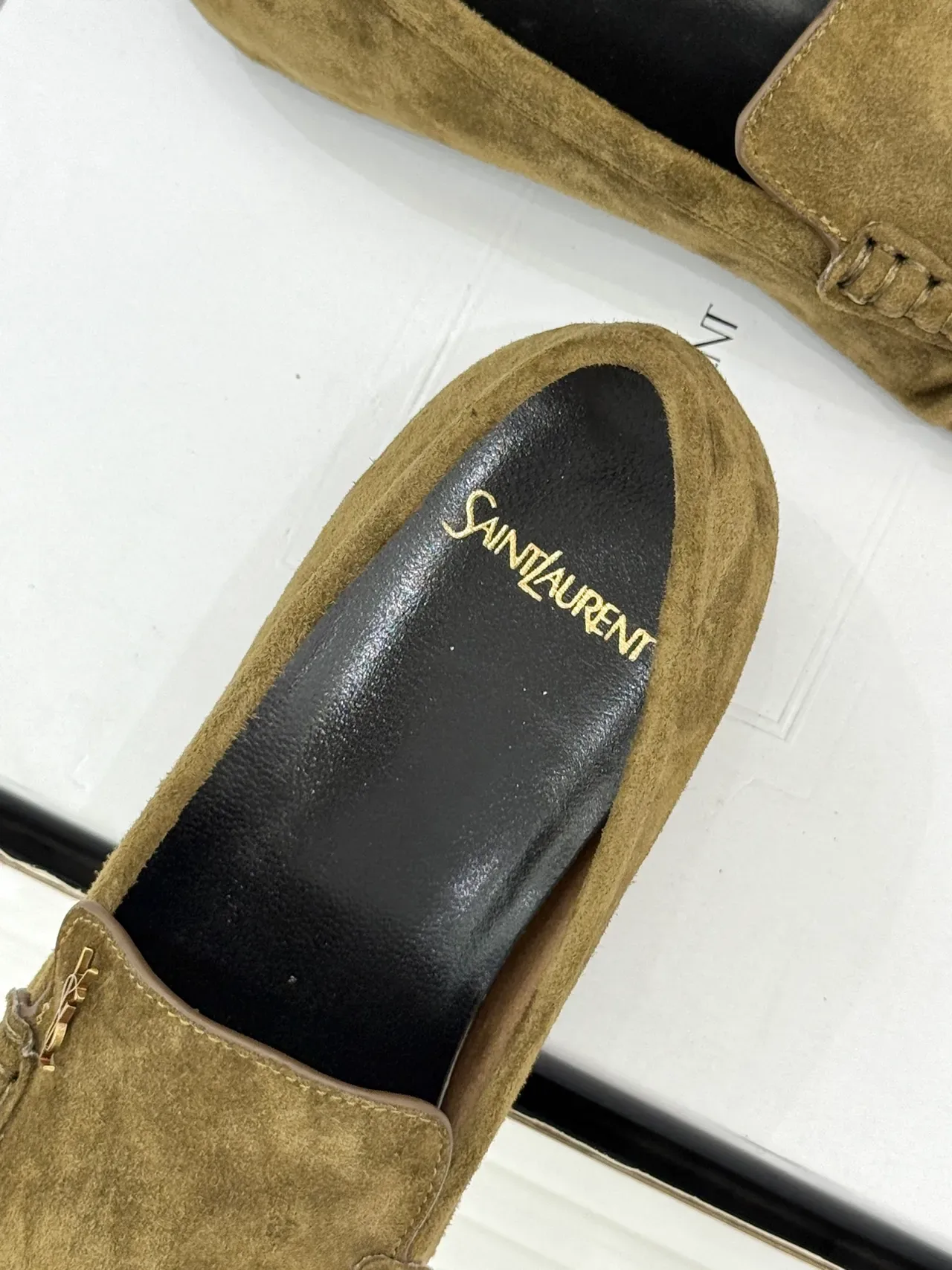 Saint Laurent Moc-Toe Loafer de Camurça Army Green Black 3