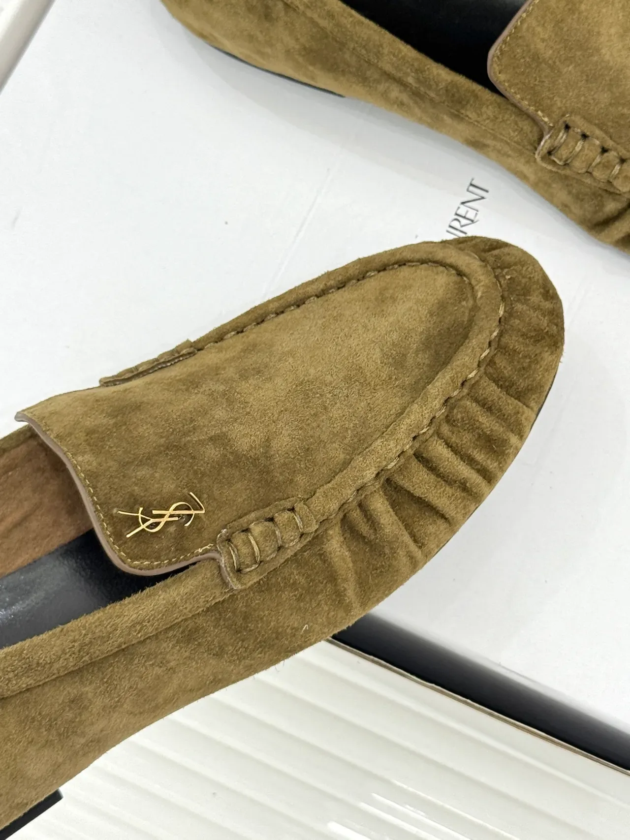 Saint Laurent Moc-Toe Loafer de Camurça Army Green Black 4