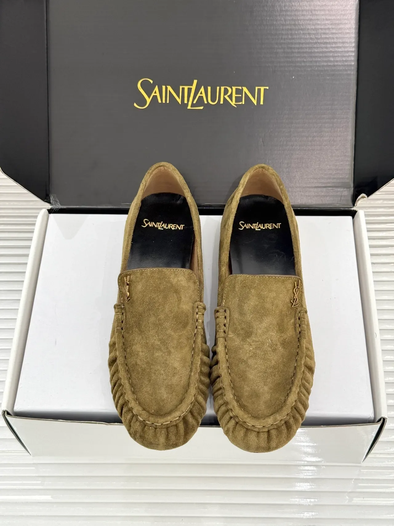 Saint Laurent Moc-Toe Loafer de Camurça Army Green Black 5