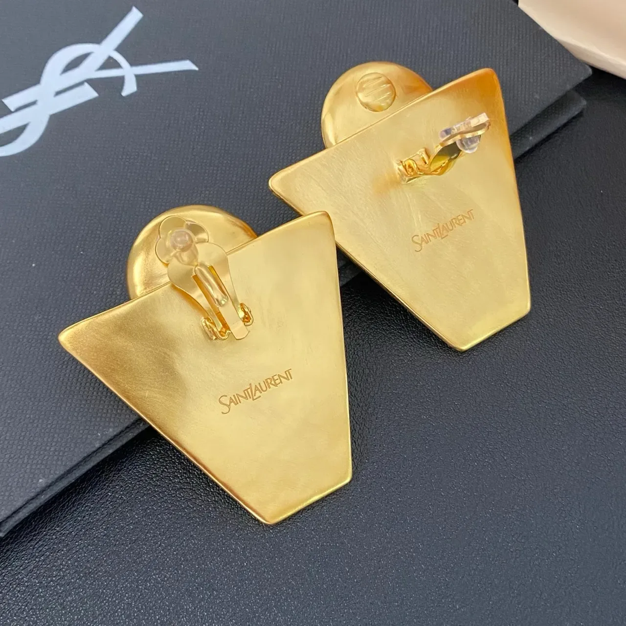 Saint Laurent Brincos Triângulo Invertido Geométrico de Pérolas 5